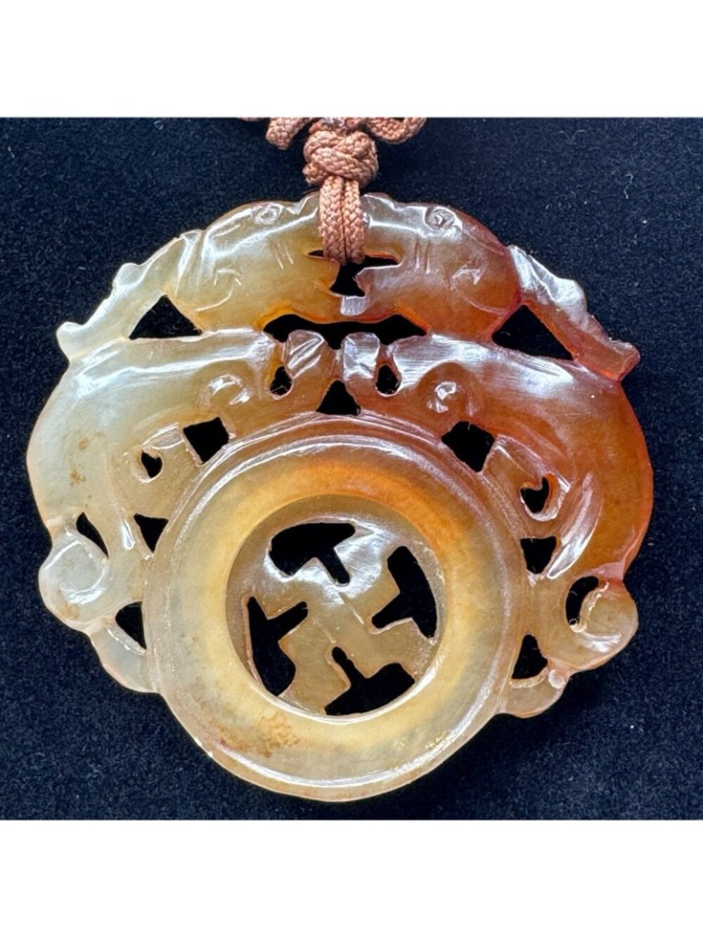 Chinese Pixiu Beast Pendant Carved Agate Spinning "Wan" Symbol Estate 42mm 1970s - Picture 8 of 16